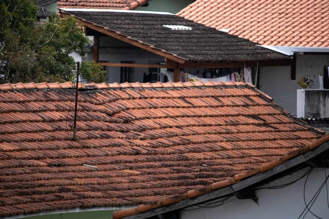 Rochester's Roof Whisperers: Finding Professional Leak Repair